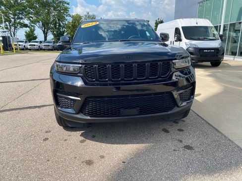 Certified 2023 Jeep Grand Cherokee Altitude AWD/4WD image 2