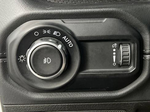 Used 2024 Jeep Wrangler Unlimited Rubicon AWD/4WD image 47