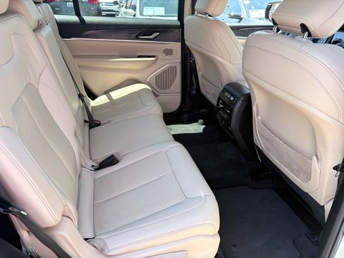 Used 2022 Jeep Grand Cherokee L Limited AWD/4WD image 19