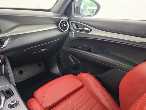 Used 2024 Alfa Romeo Stelvio Veloce AWD/4WD image 34