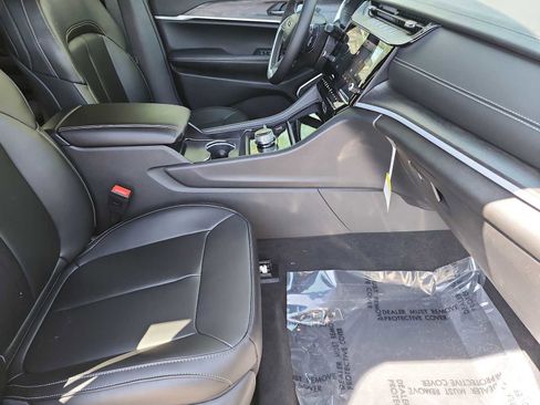 New 2026 Jeep Grand Cherokee Limited w/ Limited Altitude Package AWD/4WD image 18