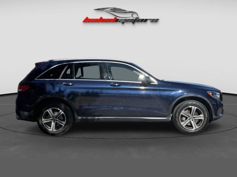 Used 2019 Mercedes-Benz GLC 300 4MATIC image 3