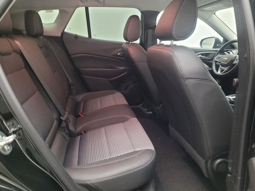 Used 2025 Chevrolet Trax LT w/ LT Convenience Package FWD image 19