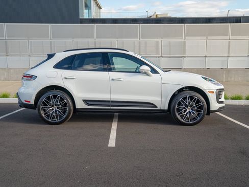 Certified 2026 Porsche Macan AWD/4WD image 8