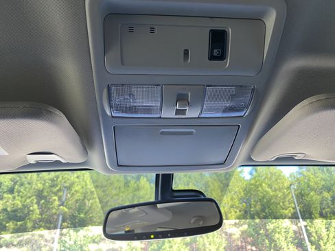 Used 2019 Nissan Titan SV w/ SV Convenience Package AWD/4WD image 32