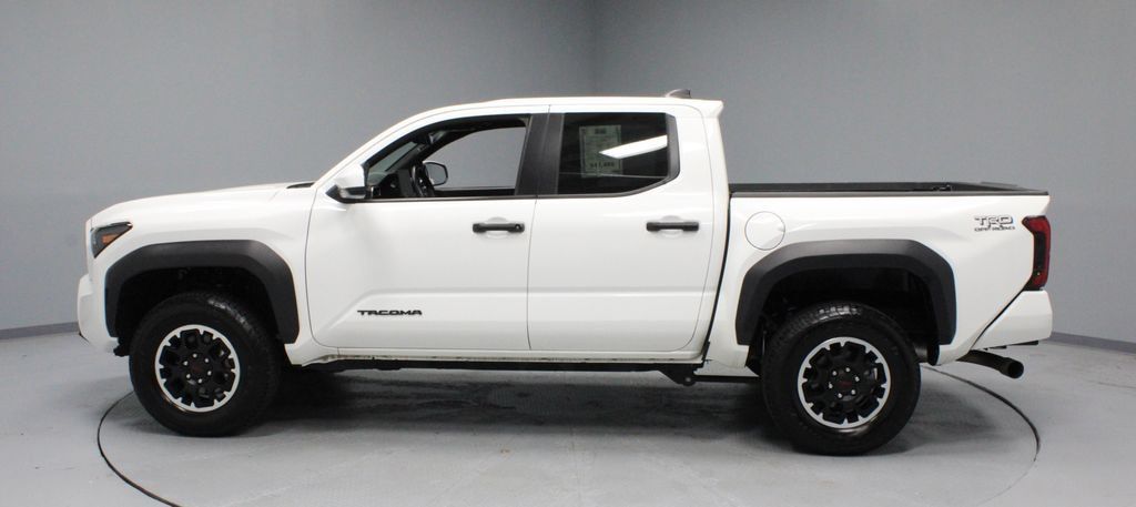 Used 2025 Toyota Tacoma TRD Off-Road AWD/4WD image 7