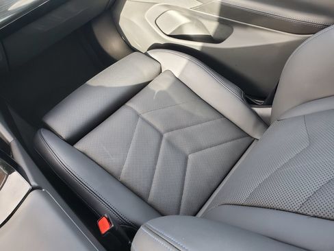 Used 2025 BMW 530i RWD image 16