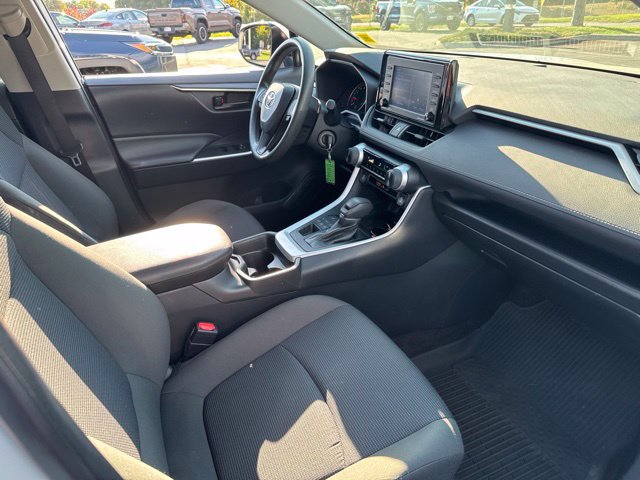 Used 2021 Toyota RAV4 LE AWD/4WD image 6