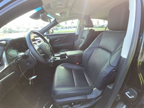 Used 2019 Lexus ES 350 w/ Premium Package image 3