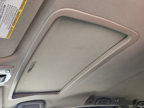 Used 2013 Toyota Sienna XLE FWD image 24