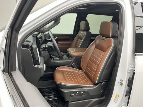 Used 2024 GMC Sierra 2500 Denali Ultimate image 12