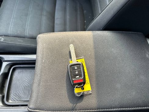 Used 2019 Honda CR-V LX image 7