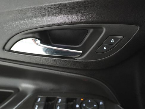 Used 2024 Chevrolet Equinox LT FWD image 16