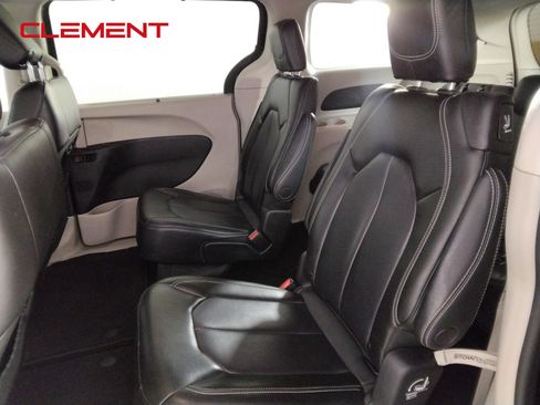 Used 2023 Chrysler Pacifica Touring-L FWD image 24