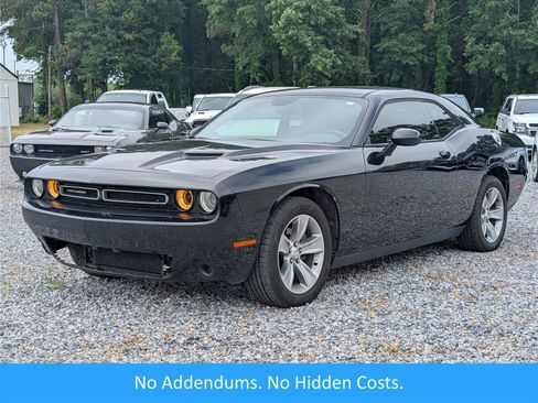 Used 2016 Dodge Challenger SXT RWD image 1
