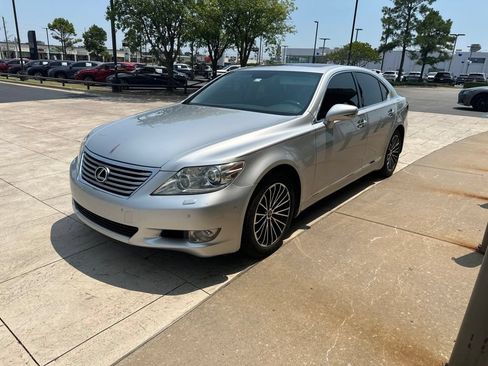 Used 2011 Lexus LS 460 AWD w/ Comfort Pkg image 3