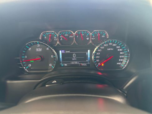 Used 2017 GMC Yukon XL SLT w/ Open Road Package AWD/4WD image 28