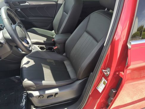 Certified 2023 Volkswagen Tiguan SE FWD image 19