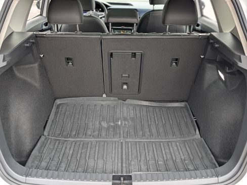 Used 2024 Volkswagen Taos SE w/ Panoramic Sunroof Package image 19