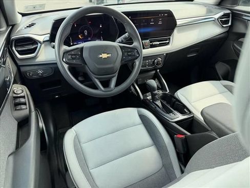 Used 2025 Chevrolet TrailBlazer LT w/ Driver Confidence Package AWD/4WD image 7