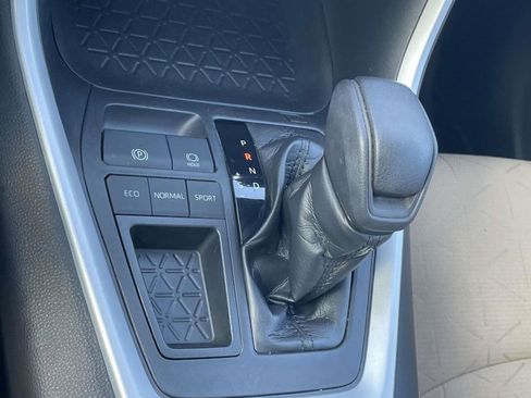 Used 2020 Toyota RAV4 XLE image 11