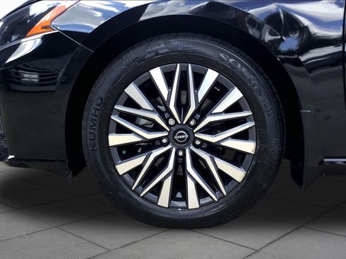 Certified 2023 Nissan Altima 2.5 SV FWD image 10