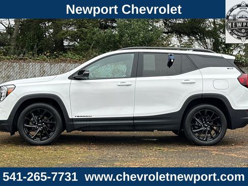 Used 2023 GMC Terrain SLT w/ Tech Package image 8