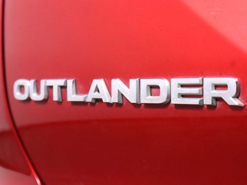 Used 2022 Mitsubishi Outlander SE AWD/4WD image 41