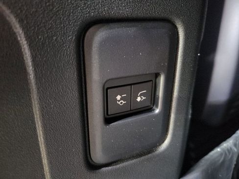 New 2026 Land Rover Defender 110 OCTA image 30