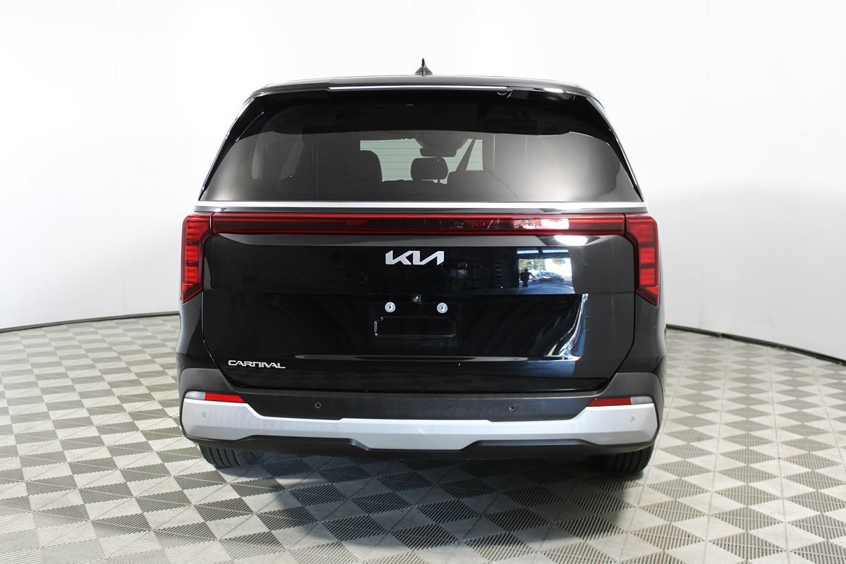 Used 2025 Kia Carnival FWD image 5