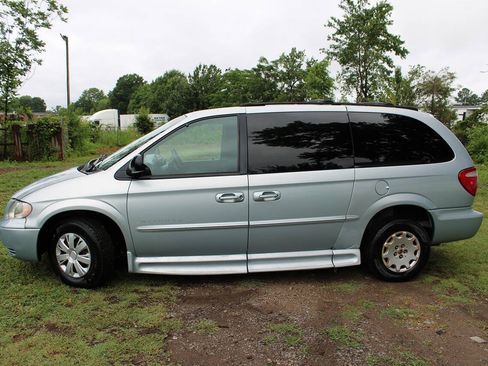 Used 2001 Chrysler Town & Country LX FWD image 12