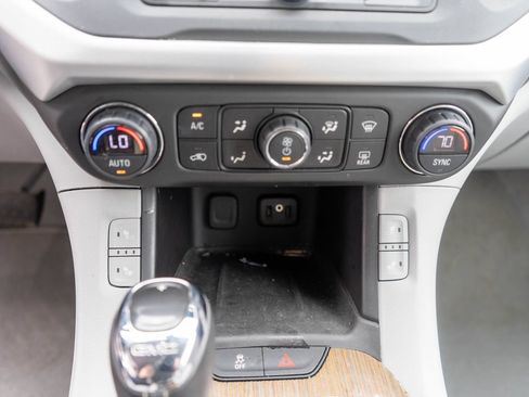 Used 2018 GMC Acadia SLE w/ Driver Alert Package I AWD/4WD image 21