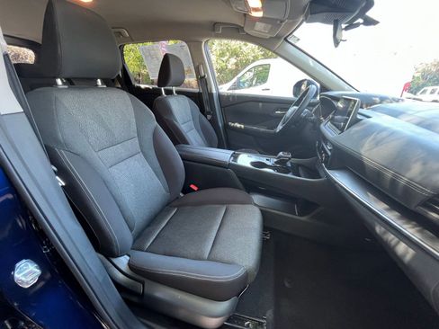 Used 2025 Nissan Rogue SV FWD image 38