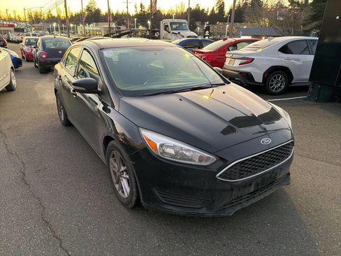 Used 2015 Ford Focus SE image 4
