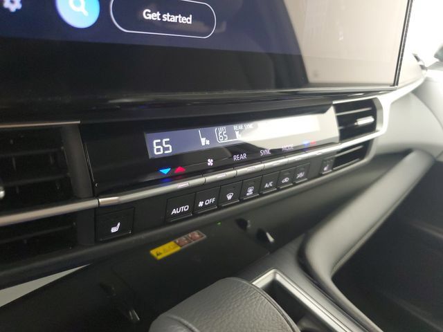Used 2026 Toyota Sienna XLE FWD image 30