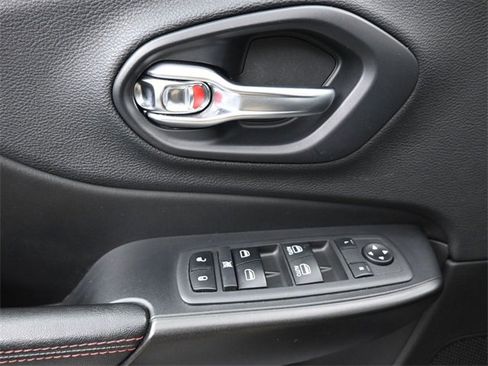 Used 2019 Jeep Cherokee Trailhawk w/ Comfort/Convenience Group image 28