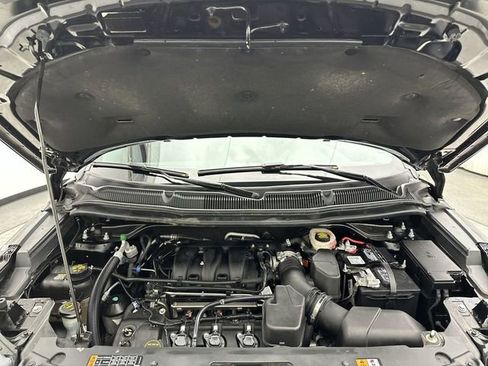 Used 2018 Ford Explorer XLT w/ Equipment Group 202A AWD/4WD image 26