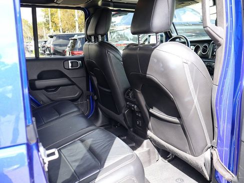 Used 2019 Jeep Wrangler Unlimited Sahara AWD/4WD image 31