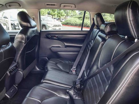 Certified 2020 Toyota Highlander LE image 18