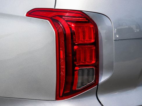 Used 2023 Hyundai Palisade SEL w/ Premium Package FWD image 9