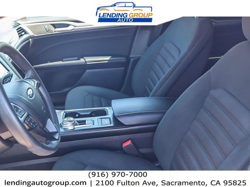 Used 2018 Ford Fusion SE image 16