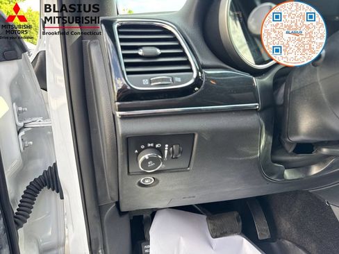 Used 2019 Jeep Grand Cherokee Trailhawk AWD/4WD image 32