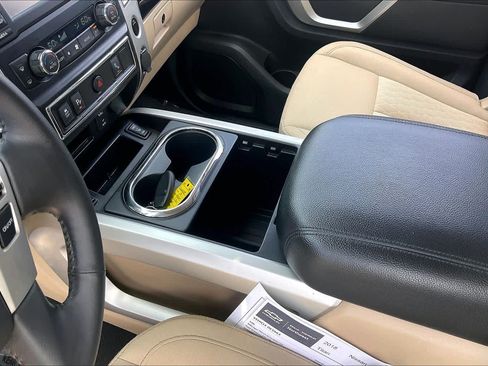 Used 2018 Nissan Titan SV w/ SV Convenience Package RWD image 15