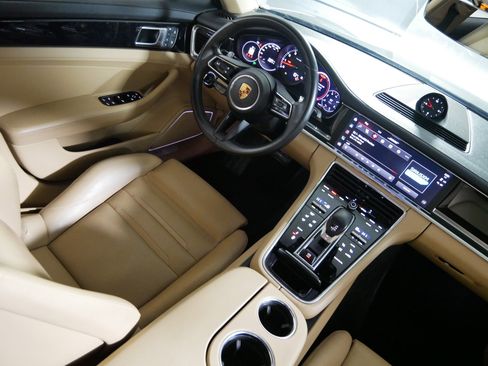 Used 2022 Porsche Panamera 4 AWD/4WD image 9
