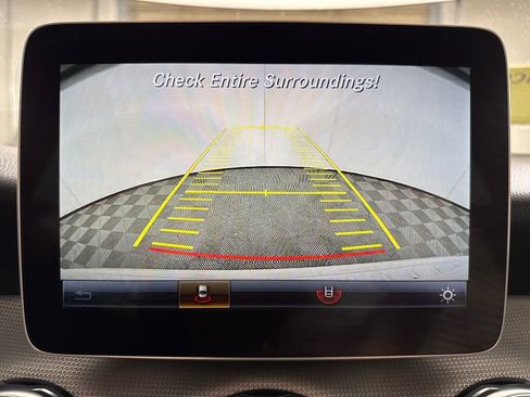 Used 2018 Mercedes-Benz GLA 250 image 16