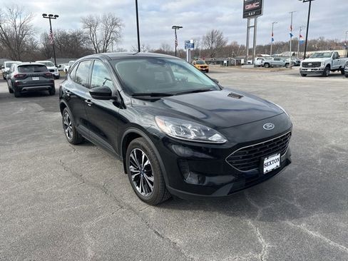 Certified 2022 Ford Escape SE w/ SE Sport Appearance Package image 3