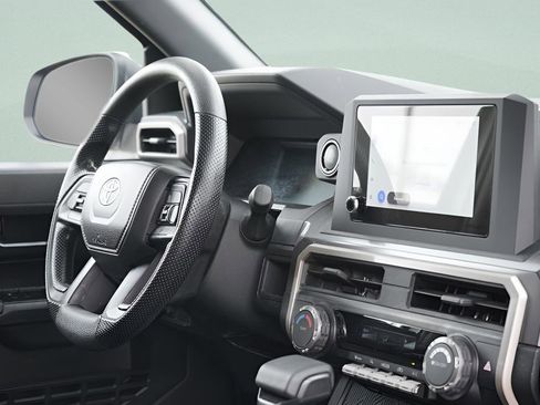 Used 2024 Toyota Tacoma SR5 AWD/4WD image 12