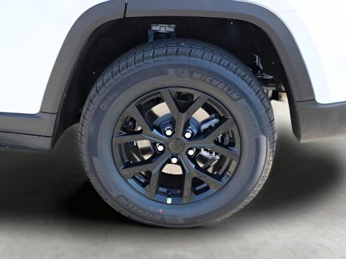 New 2026 Jeep Grand Cherokee Altitude RWD image 9