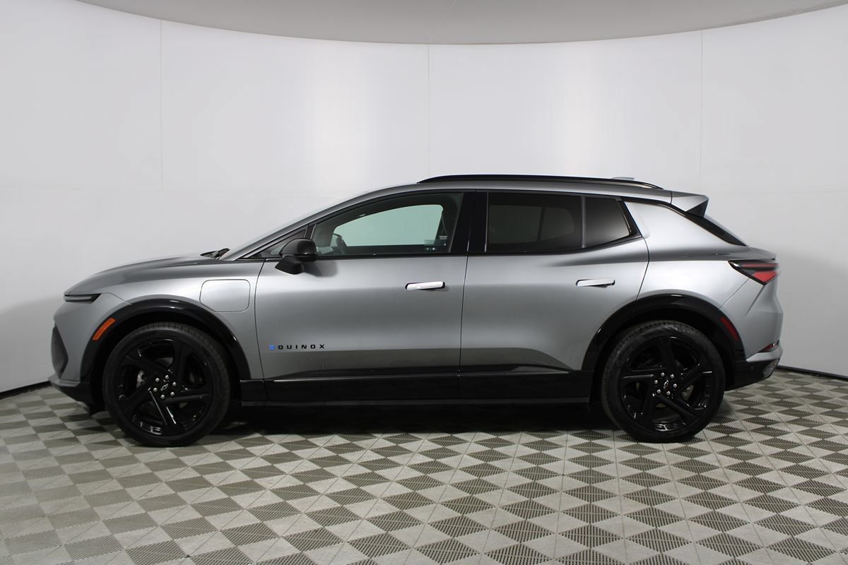 Used 2024 Chevrolet Equinox EV RS FWD image 28