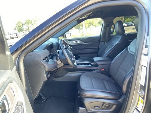 Used 2025 Ford Explorer ST-Line w/ ST-Line Street Pack AWD/4WD image 10